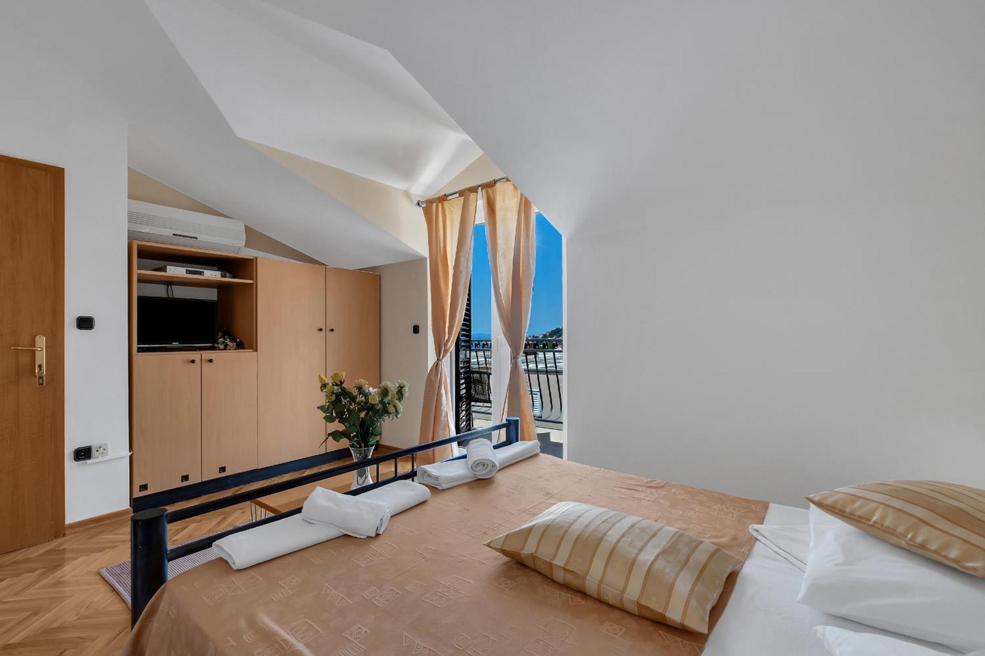 Apartments And Rooms With Parking Space Duce, Omis - 10303 Habitación foto